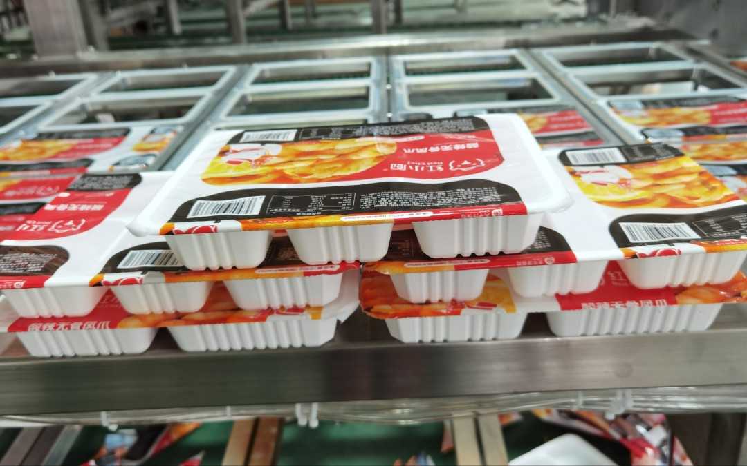 引領快餐新風尚，呂工機械盒飯封口包裝機——效率與品質(zhì)的雙重飛躍