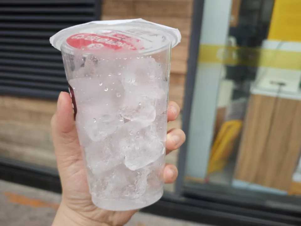 創(chuàng)新自動化冰杯生產線——飲品行業(yè)的革命性變革，開啟智能生產新時代